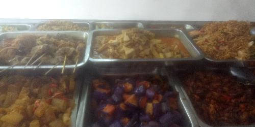 Ibu Wati's Eatery: Fresh Seafood Delights in the Heart of Cilacap